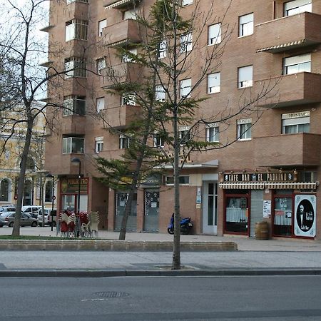 Hostal Puente De Piedra Saragozza Esterno foto