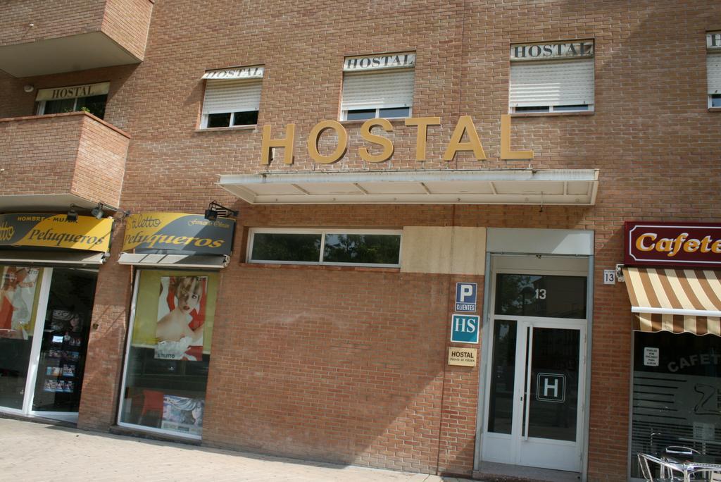 Hostal Puente De Piedra Saragozza Esterno foto