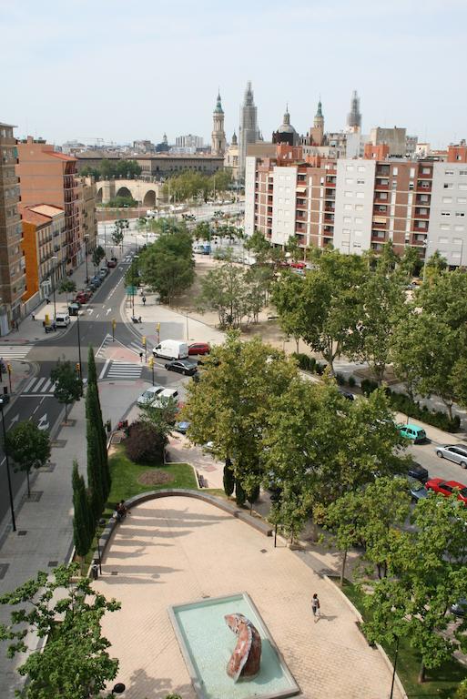 Hostal Puente De Piedra Saragozza Esterno foto